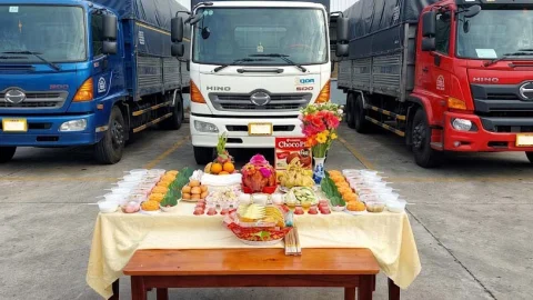 Cúng xe quay đầu vào hay ra? Vị trí đặt mâm và hướng xe khi làm lễ