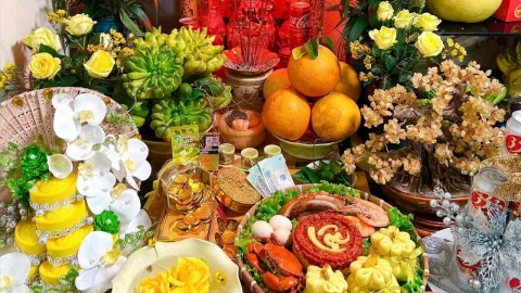 Cúng Thần Tài: Gà hay Heo, Chọn Lễ Vật Nào Tốt Nhất?