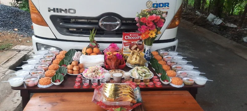 Cúng xe quay đầu vào hay ra? Vị trí đặt mâm và hướng xe khi làm lễ