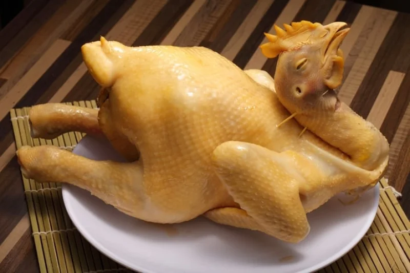 Bí Quyết Luộc Gà Cúng ĐẸP Hoàn Hảo: 3 Dáng Độc Đáo, Da Vàng Óng, Không Nứt
