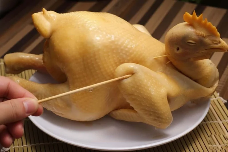 Bí Quyết Luộc Gà Cúng ĐẸP Hoàn Hảo: 3 Dáng Độc Đáo, Da Vàng Óng, Không Nứt